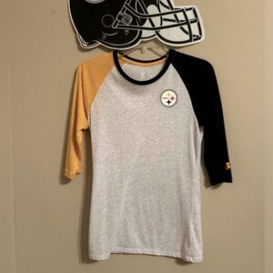 NIKE PITTSBURGH 🏈STEELERS T SHIRT. Size Smsll. Very cute & comfy. New W/o tags!